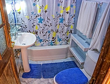 Ba&ntilde;o privado exclusivo para la habitacion 