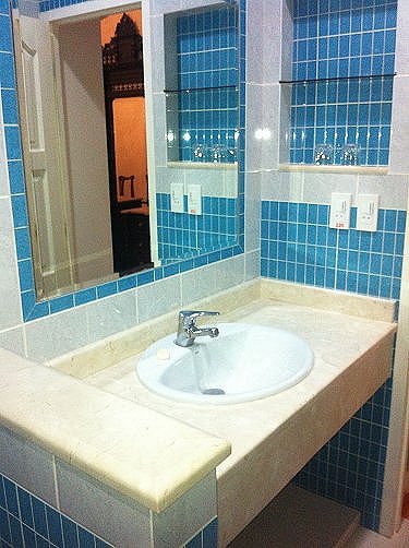 Lavabo del ba&ntilde;o de la habitacion (los otros ba&ntilde;os son similares) 