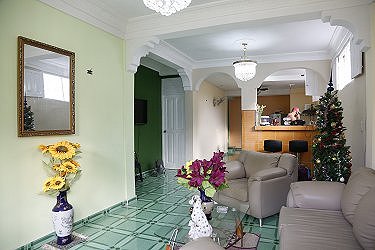 Sala de estar vista desde otro angulo