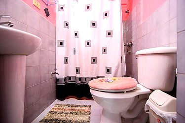 Ba&ntilde;o de otra habitacion 