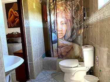 Ba&ntilde;o 2 del apartamento de Juliet de tres habitaciones