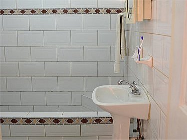 Ba&ntilde;o del apartamento de Marlen de dos habitaciones