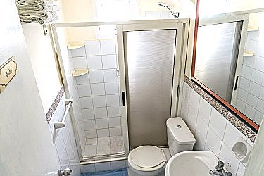Ba&ntilde;o habitacion con entrada independiente