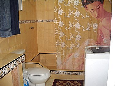 Ba&ntilde;o de una habitacion