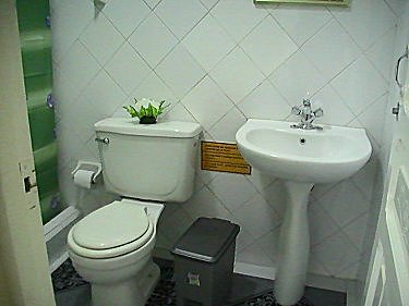 Ba&ntilde;o de la habitacioon 2