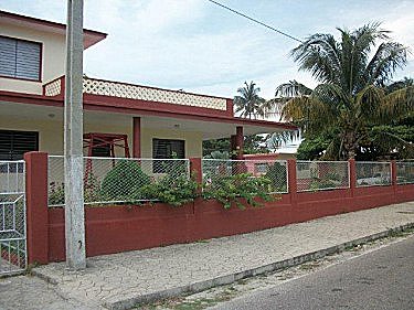 La casa Marlyn desde la calle