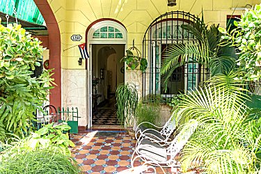Porche de entrada a la casa, idoneo para tomar el fresco o un aperitivo