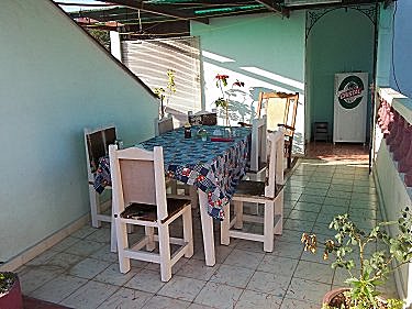Terraza, vista hacia la casa