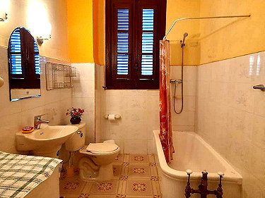 Ba&ntilde;o privado