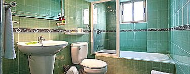 Ba&ntilde;o (ambos similares)
