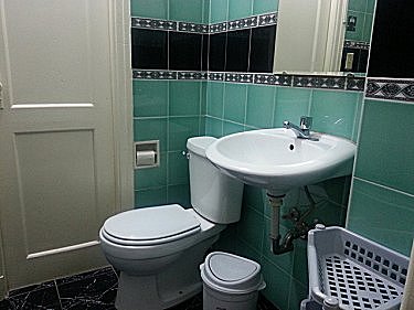 Ba&ntilde;o privado de la habitacion