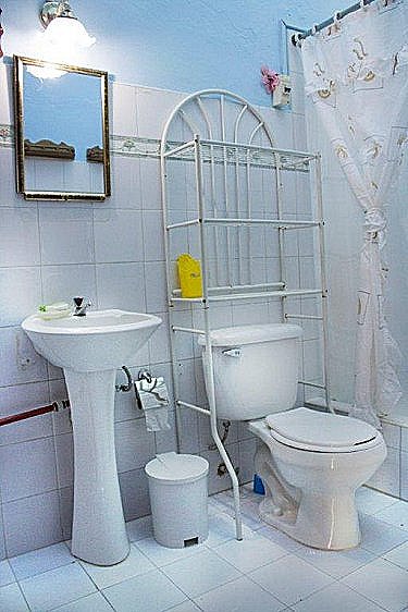 Ba&ntilde;o habitacion 4