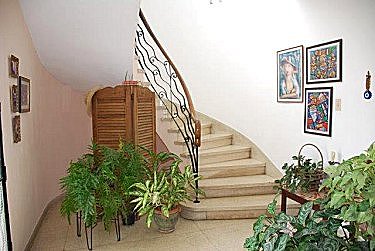 Escalera de subida a plantas superiores