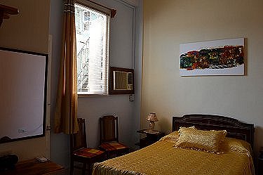 Habitacion 1, al fondo el aire acondicionado