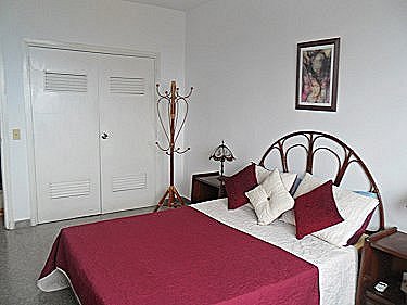 La habitacion con el armario al fondo