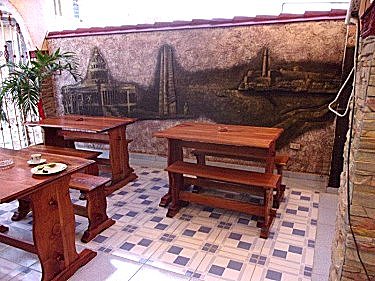 Patio, zona de estar y comedor
