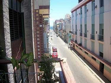 Vista desde el balcon, con el malecon al fondo