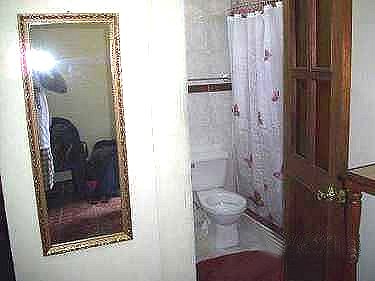 Vista del ba&ntilde;o del apartamento