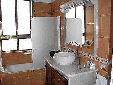 Ba&ntilde;o privado para cada habitacion, los otros son similares