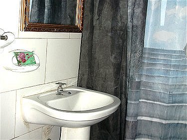 Ba&ntilde;o habitacion 1 en el 1er piso