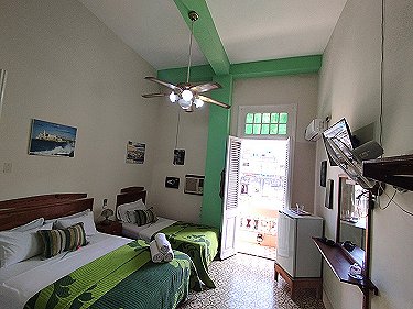 La misma habitacion vista desde otro angulo